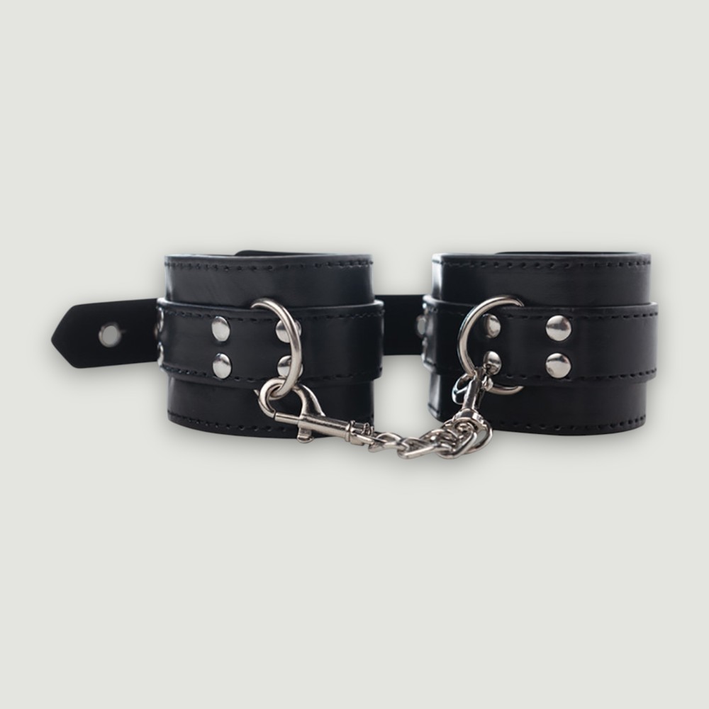 Regulowane kajdanki z ekoskóry