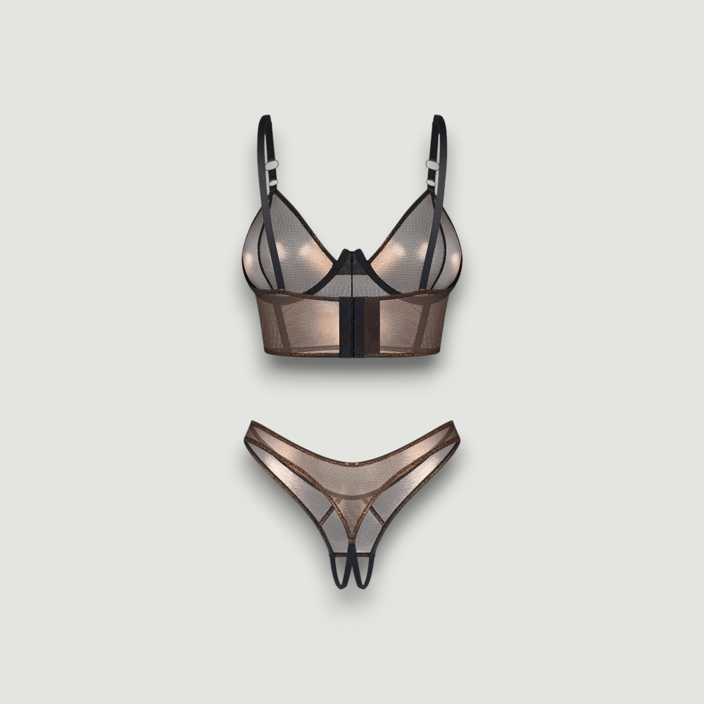 Soranna top i otwarte stringi